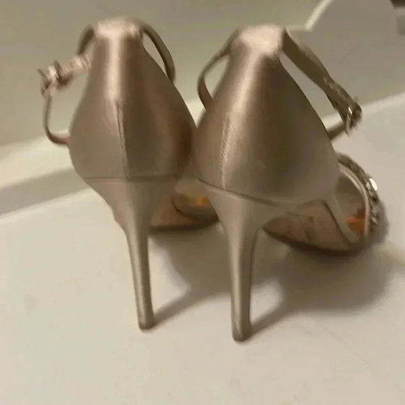 Badgley Mischka Collection Badgley Mischka Crystal Embellished great condition - Picture 4 of 12